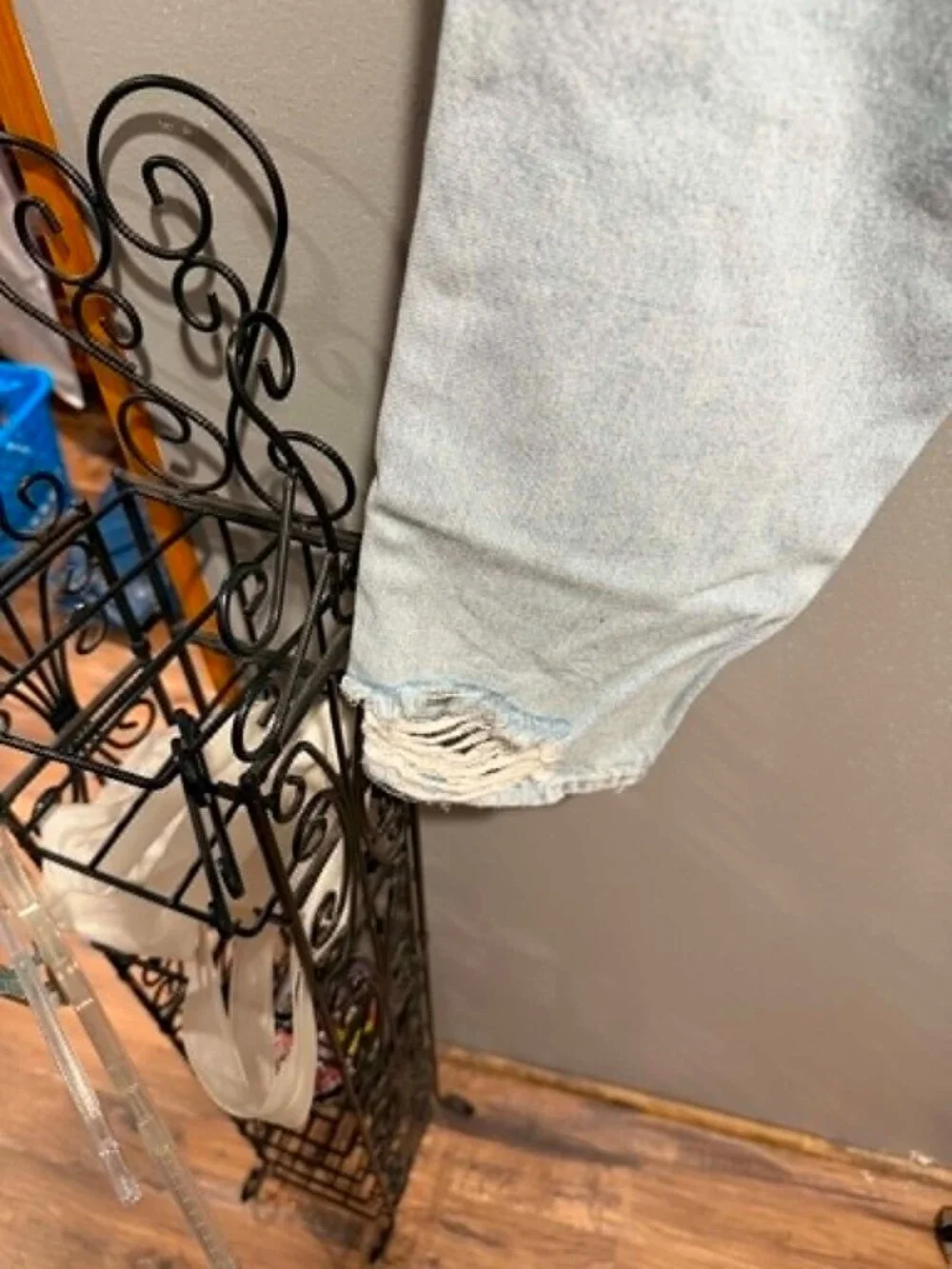 H&M Distressed Jeans Size 8 Short